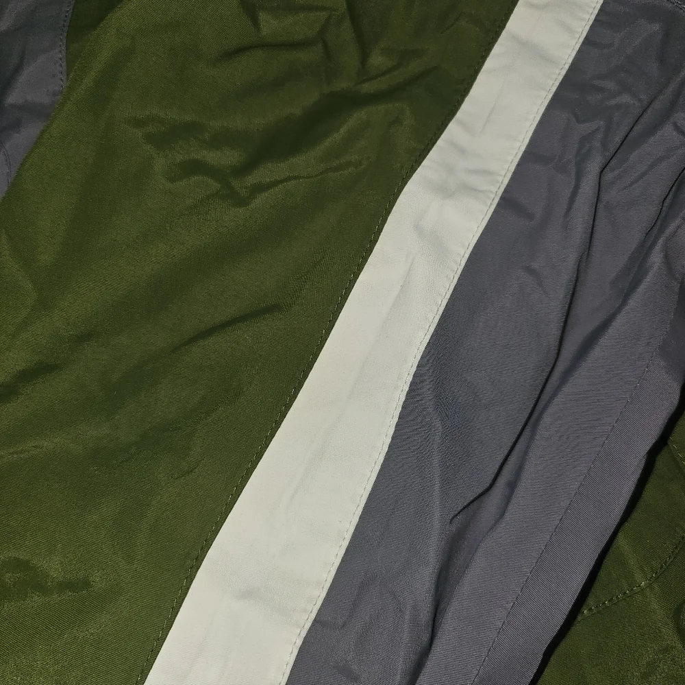 The  North Face Hy-Vent Jacket size X Large  Boys Green/Grey